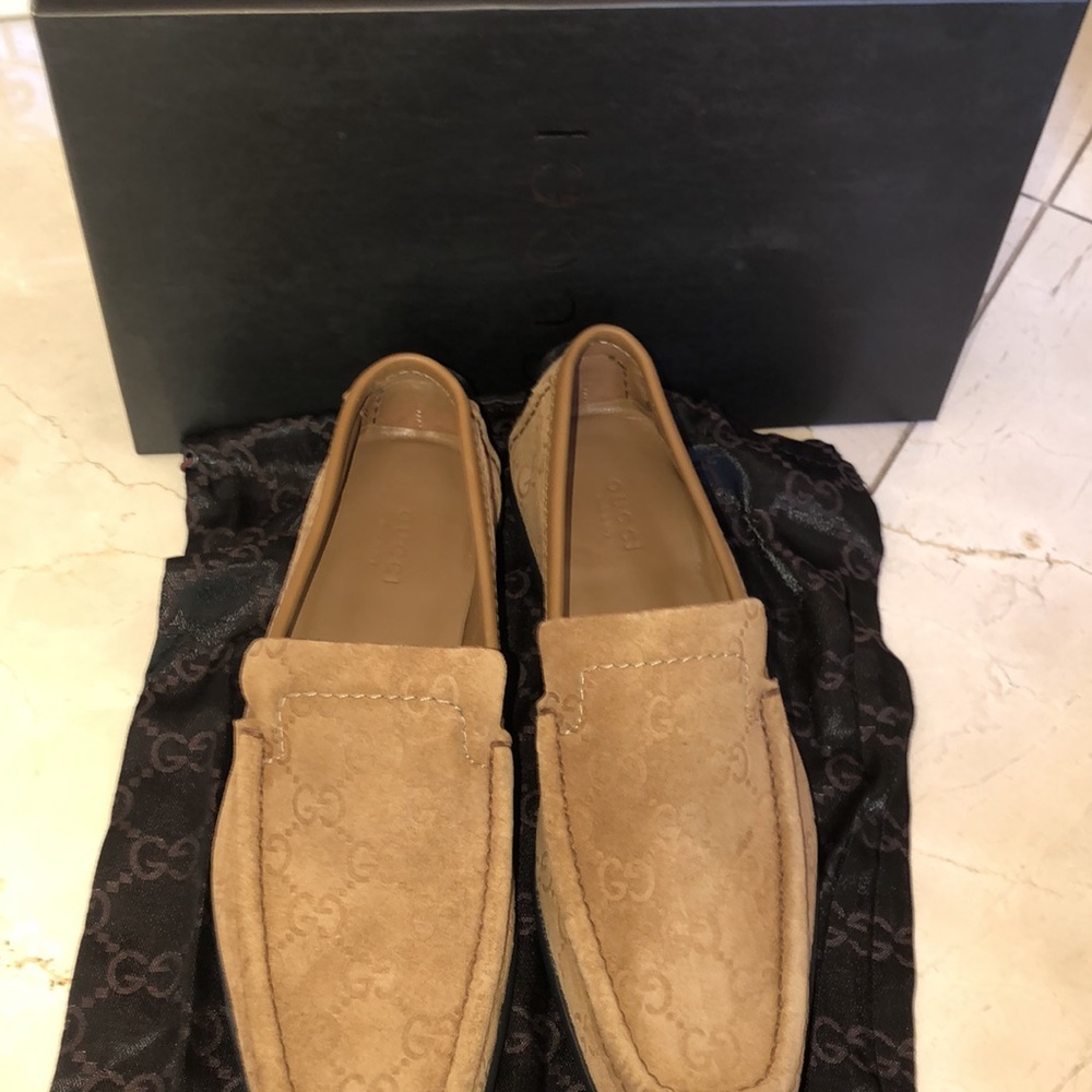 100% authentic Gucci women’s mocha suede loafer